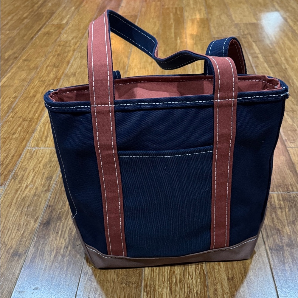 L.L. Bean Navy and Reddish-Brown Boat and Tote zipper top